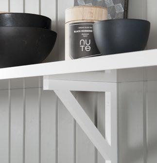 Bryt av med en modern designfläkt eller bygg in en enklare fläkt i den stilenliga kåpan Rosendal.