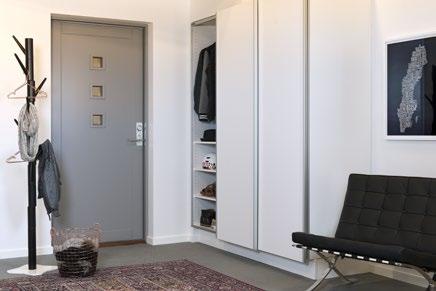 SMART ger dig översikt till innehållet i dina garderober utan att begränsa ytan i rummet då dörrarna är öppna.