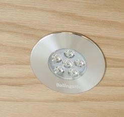 Fanerad, målad, vit laminat eller aluminiumbelagd spånskiva.