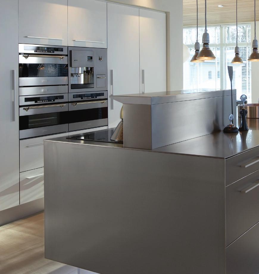 72 BALLINGSLÖV KÖK CITY Grå och vit LUCKA: City är en slät lucka med kantlist i aluminium. HANDTAG: HG 480. BÄNKSKIVA: Massivt rostfritt stål 6 mm, Decosteel.