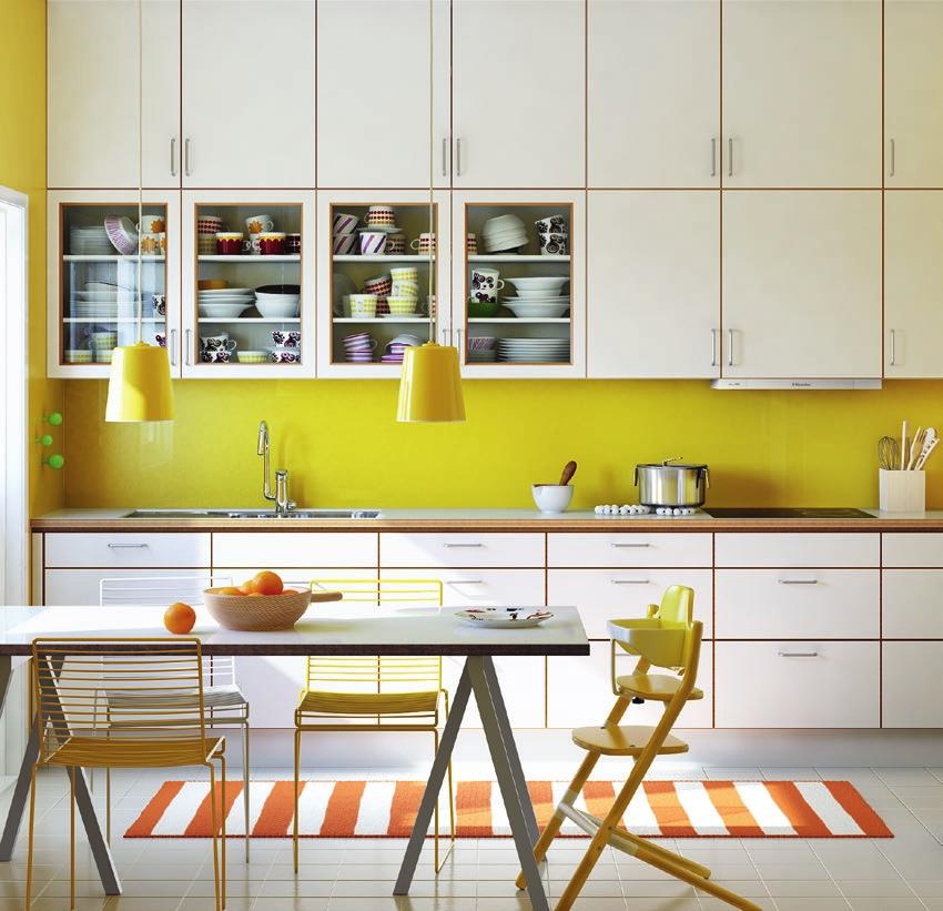 80 BALLINGSLÖV KÖK DECOR Ek LUCKA: Decor ek är en slät lucka med dekorlist i massivt trä. HANDTAG: HG 261. BÄNKSKIVA: Laminat 0026 med multiträlist. DISKBÄNK: CPX 651, Franke.