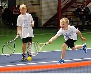 2017-03- 01 4 Härmed fastställs Mål och Riktlinjer för Tennis Öst 2017-2018 Jan Fröjd Jan Trolle Charlie Petterson Ordförande Vice ordf/klubbutveckling Marknad,