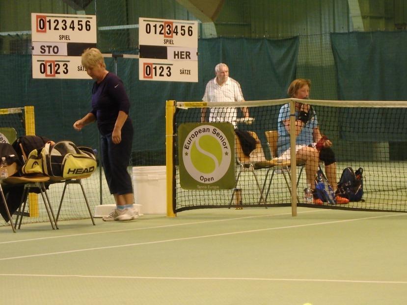 Samtidigt med Heidi Orth har vår egen Ann-Marie Herne spelat sin första match i consolation DS70 mot tyska Erika Stoelker på bana 2 en