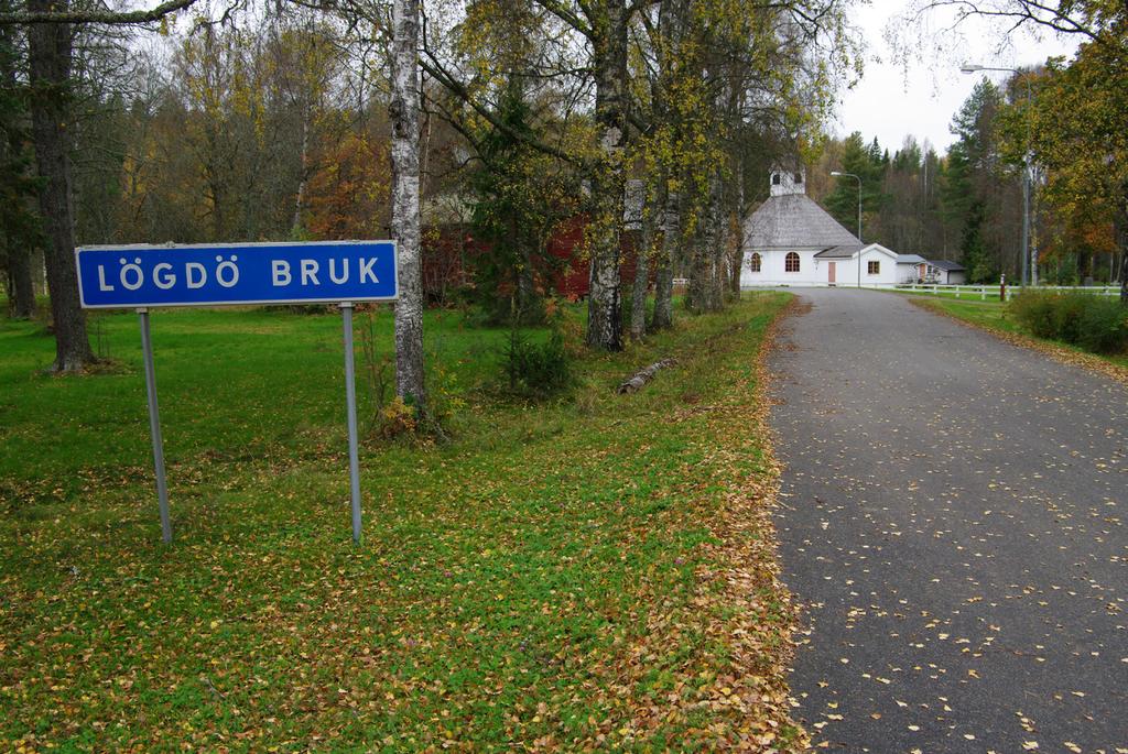 Fastighetsägaren har uttryckt intresse för att komplettera området med nya bostäder, dels där hus har försvunnit genom brand eller rivning, dels även genom tillskott av nya bostäder.