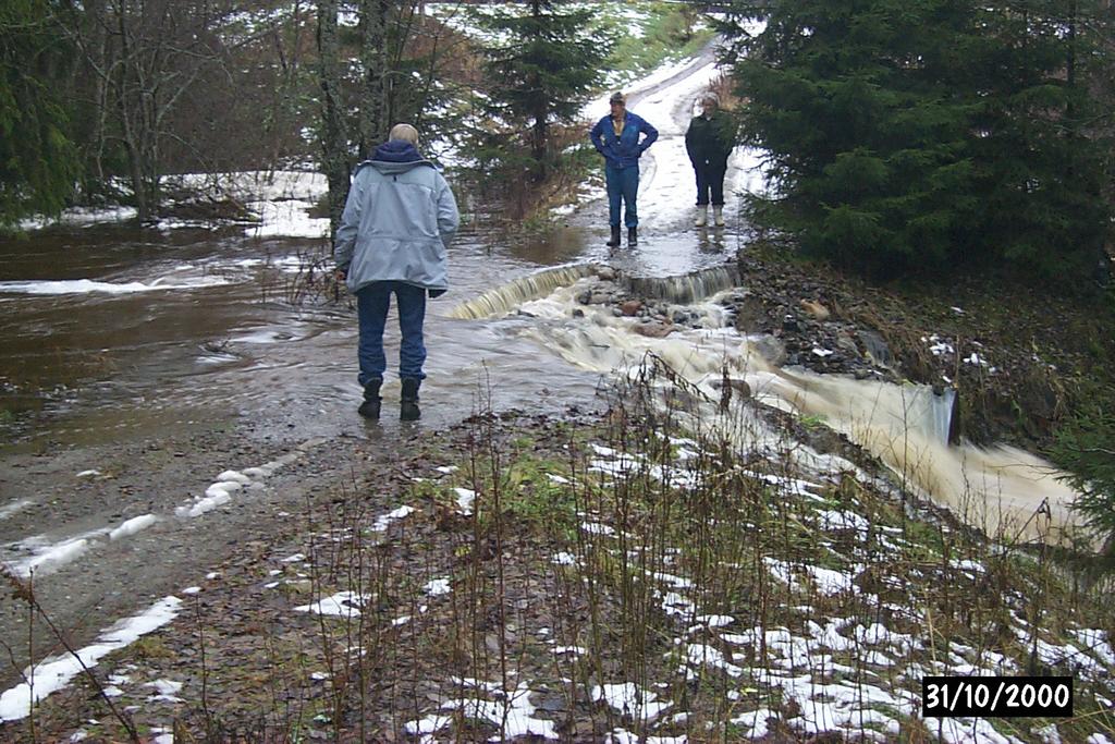 Översvämning i Aspen år 2000. Foto: Stefan Grundström Ras och skred En översiktlig kartering över områden i kommunen där risk för ras och skred finns vilken ska beaktas i fortsatt planering.