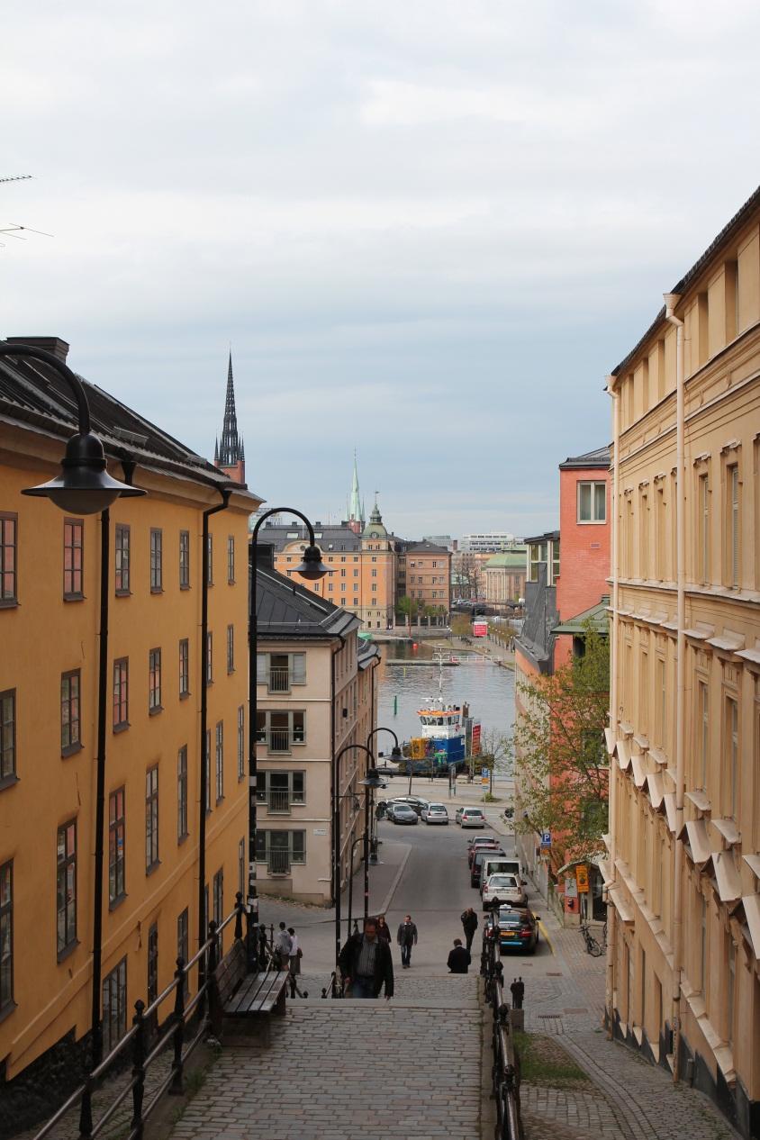 blickfånget. Samtidigt knyter den nya byggnaden an till de strama arkitektoniska särdragen hos Hotell Terminus och Esseltehuset i söder.
