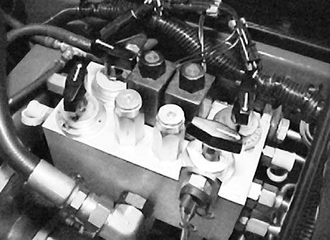 Underhåll Underhäll av klippeneterna SLIPNING FARA POTENTIELL FARA Cylindrarna kan stanna när man slipar. VAD KAN HÄNDA Cylindrar kan återstarta.