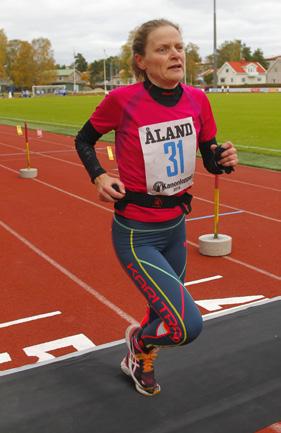 Målet för de som springer/går 22,5 km är på Wiklöf Holding Arena (Mariehamn) och för 15 km vid Vikingahallen, Jomala. STARTTIDER: Kl. 10.00 Ålandsmarschen 22,5 och 15 km (gång utan tid) Kl. 11.
