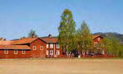 Annonser Gästgivars VALLSTA Gästgivars är en välbevarad gårdsmiljö med gamla anor och har en lång tradition som hemslöjdsgård.