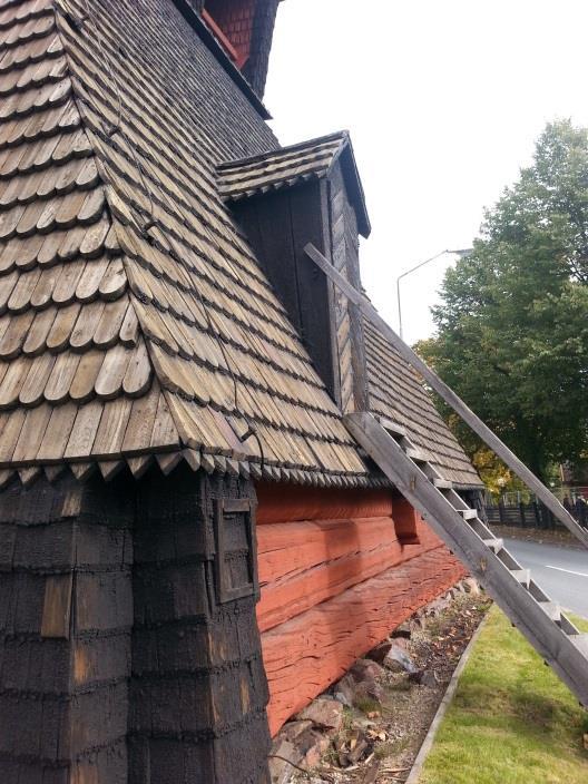 Att det kan finnas ursprungliga spån kvar är något man behöver vara observant på då arbeten på klockstapeln utförs.