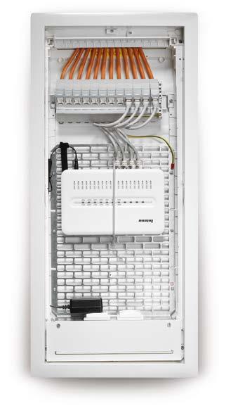 Skillnaderna finner du bakom dörren Mediacentralen skapar utrymme för externa komponenter som fiberanslutningar, router, switchar osv som är nödvändiga för ett modernt IT-nät i bostäder.