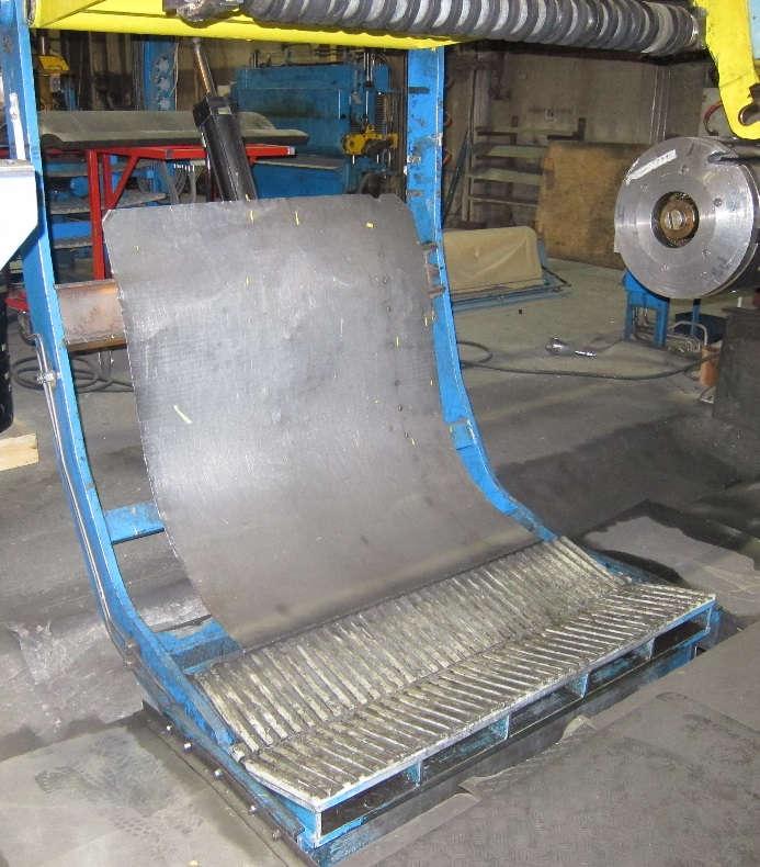 Gripper, hydrauliskt manövrerad, klämmer fast banden med hjälp av expansionsrörelsen. Expansion och gripper manövreras av kilar via hydraulcylinder.