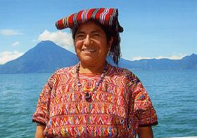 Urfolkskvinnor samarbetar för att kräva sina rättigheter Matsuveränitetsveckan 2016 är i full gång i Sverige och María Canil reser över landet för att berätta om hur urfolk och småbrukare i Guatemala