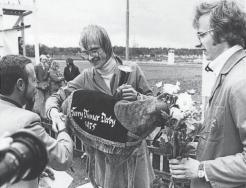 klubben ansåg Lars Wicander i början av 1975: Vad vi är intresserade av är naturligtvis att få med de hundkappintresserade klubbarna i Norrland inom SHCF:s ram.