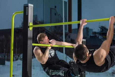 Populära övningar är pull-ups, chin-ups, armhävningar, dips.