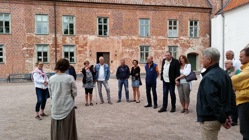 Vi fick en trevlig presentation om slottets historia Därefter körde vi tipsrunda Humleslingan och till Förenade Bil AB, Kristianstad där Lasse