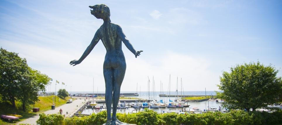 Platsen är ett välbesökt turistmål som erbjuder kulturhistoria, vacker natur och närhet till havet. Här finns också Sveriges sydligaste punkt vilket även lockar internationella turister.