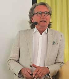Daniel Brattgård. Han berättade om de kulturella skillnader som finns när det gäller samtal om livet och döden. I flera kulturer är det mer självklart att prata om döden än det är för t.ex.