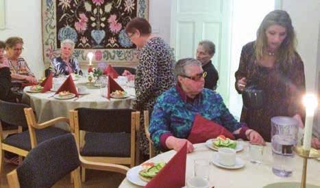 Residenset ligger mycket vackert intill Klarälven och omges av Stadshuset, Stadshotellet, Värmlandsoperan, Karl IX- och Selma Lagerlöf-statyerna.