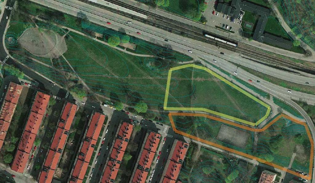 6.2 Två alternativa placeringar För att inte inkräkta för mycket på den värdefulla och mer skyddade delen av parkens gräsytor i väst har alternativ för lokalisering av fotbollsplan endast studerats