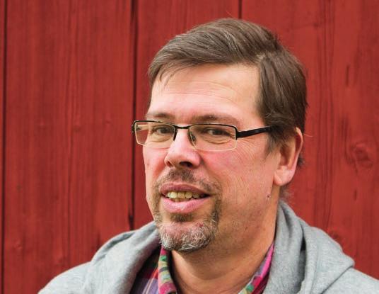 Mikael, nyfiken nyanställd Efter ett par månader som informationssekreterare i församlingen delar Mikael Grönroos en stund några tankar med mig, om sitt nya jobb, om sig själv och vad han sätter