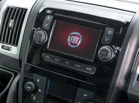 500 kr AC CD/Radio med touchskärm För säkrare backning är Fiat Ducato utrustad med back kamera.