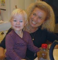 datorn, säger hon. Huong vill utbilda sig ll lärare och åka llbaka och lära de fa ga barnen a läsa. I Vietnam kostar det pengar a gå i skolan. Mamma, hörs en röst från hallen. E fabron här nu.