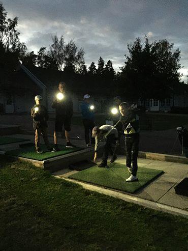 Elit- och Ungdomskommittén Av Ålands Golfklubbs 174 juniormedlemmar har totalt 90 juniorer deltagit i träningsverksamheten. Av dessa 90 juniorer har 57 varit pojkar och 33 flickor.