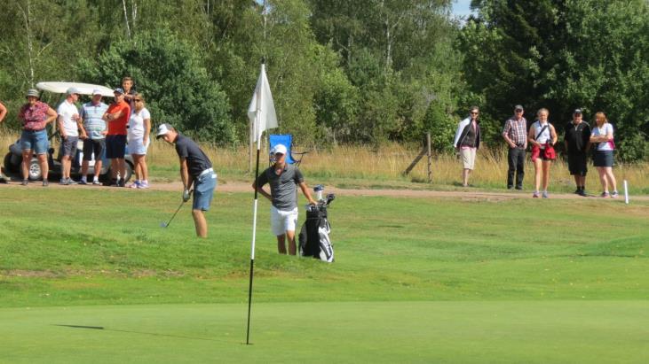 Klubbmästerskap 2016 Herrar 54 hål R1 R2 R3 TOT 1. Sebastian Lindman 68 76 76 220 2. Jonathan Mörn 75 70 80 225 3. Martin Forsgård 78 75 73 226 T4. Kim Berglund 76 80 71 227 T4.