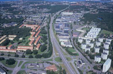 Västerleden varierar områdets karaktär avsevärt och de i detaljplan avsatta markområdena för trafikändamål.