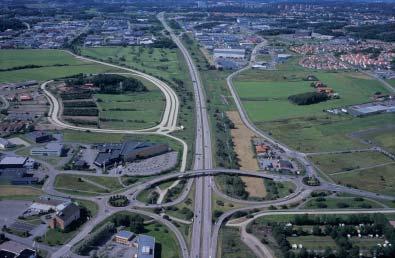 2. Ett förslag på kort sikt som diskuterats i förstudien, är en trafikstyrning som innebär att fler trafikanter kan komma att välja Högsboleden/Dag Hammarskjöldsleden via Flatåsmotet.