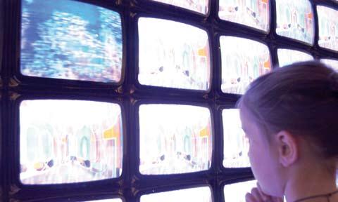 Passivt om rökning i TV Riksförbundet VISIR har vid flera tillfällen reagerat mot rökning i TV. Särskilt i svenskproducerad TV-teater borde det kunna undvikas.