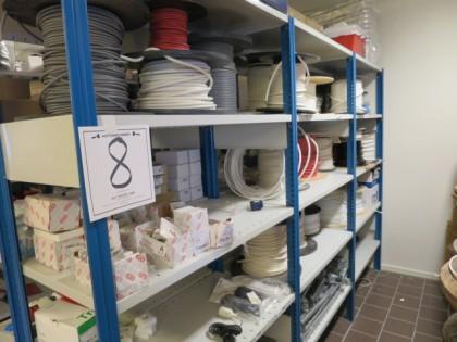 6st sektioner lagerhylla med innehåll,