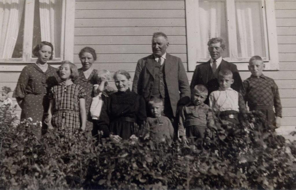 Näste ägare: Ungefär 1932. Kalle Pettersson, bördig från Vissefjärda, byggde om ekonomibyggnaderna som var fallfärdiga, dessa plockades ner och återuppfördes i en något större byggnad.