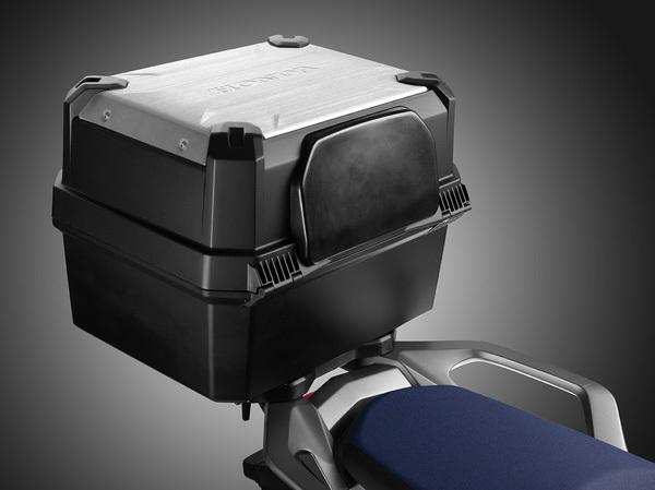 Topbox 35L Kapacitet: 35 liter Rymmer 1 styck offroad hjälm.