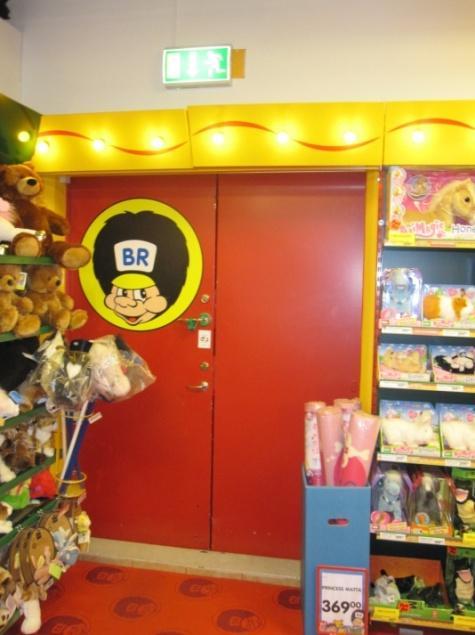 skulle ske skulle flaskan med stor sannolikhet explodera och skadorna skulle bli omfattande. Sabotage av flaskan är osannolikt då den förvaras bakom disken där kunderna inte har tillgång.