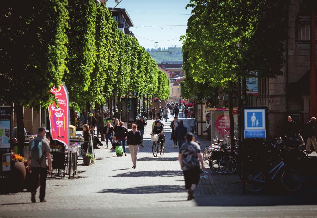 SIMONS TOPP MED ÖSTRA STORGATAN 5 1. Folkmyllret 2. Shoppingutbudet 3. Den mysiga genvägen till Smedjegatan 4.