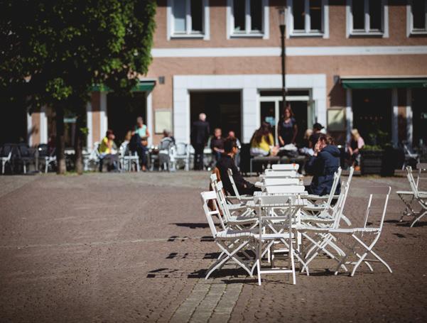 Via gränderna från Östra Storgatan kan du söka dig vidare och upptäcka butiker och varumärken som du kanske inte visste fanns.