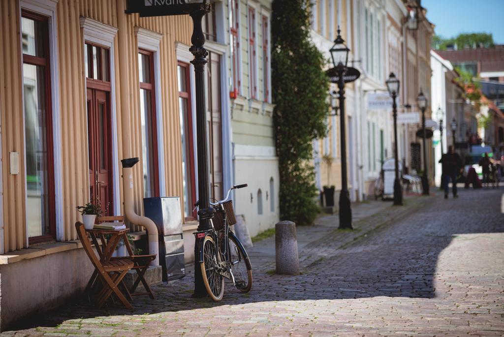 Tittar du noga ser du att den spikraka gatan inte alls är så rak som det först verkar.