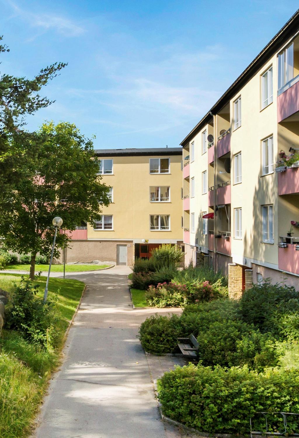 VICTORIA PARK AB DELÅRSRAPPORT JANUARI JUNI Intäkterna ökade med 41 procent till 518 (368). Förvaltningsresultatet ökade med 59 procent till 159 (100), motsvarande 0,66 kr per aktie (0,45).
