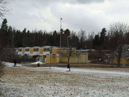 Granskningshandling 5(12) Villor väster om planområdet Villor norr om planområdet Gator, trafik och parkering Planområdet ansluter till Ringvägen I söder som ansluter vidare till Eriksbergsvägen i