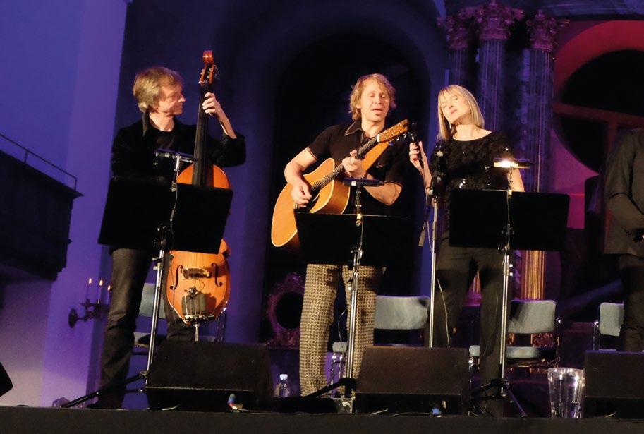 MINNESKONSERTEN 2016 1 2 3 4 I mitten Thorsten Flinck och till höger, från publiken sett, Janne Åström kompad av Mats Öberg samt Janne Schaffer med sin pianist Peter Ljung.