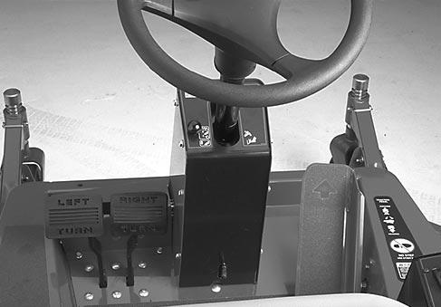 Reglage Drivpedal (fig. 8) För körning framåt och bakåt. Trampa ner övre delen på pedalen för att köra framåt och nedre delen för att backa. Färdhastigheten beror på hur långt pedalen trampas ner.
