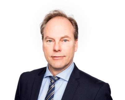 (Salomon Brothers, Citigroup, Credit Suisse och Handelsbanken) Framröstad till Europas bästa analytiker (alla kategorier) vid två tillfällen.