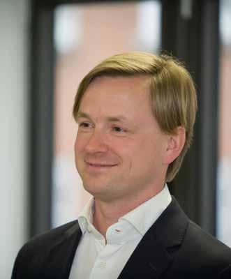 uppdrag/befattningar: Styrelseordförande och VD Kamarilla AB, styrelseledamot Posifon AB och Praktikertjänst AB.
