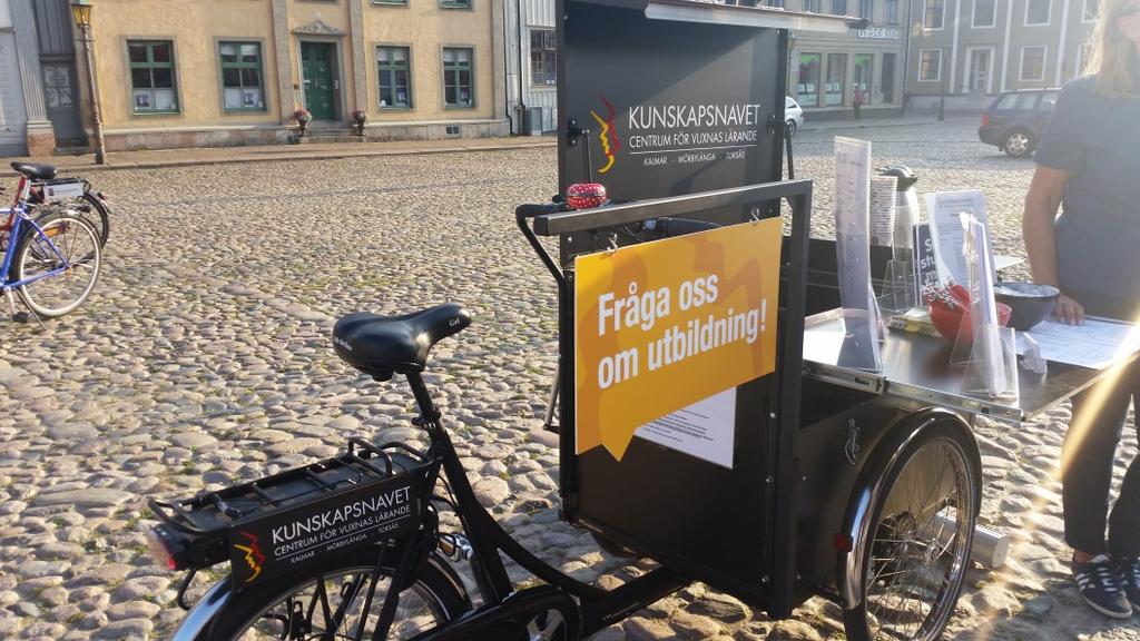 Ta fram parkeringsnorm för cyklar och att trygga och attraktiva cykelparkeringar finns nära de större målpunkterna.