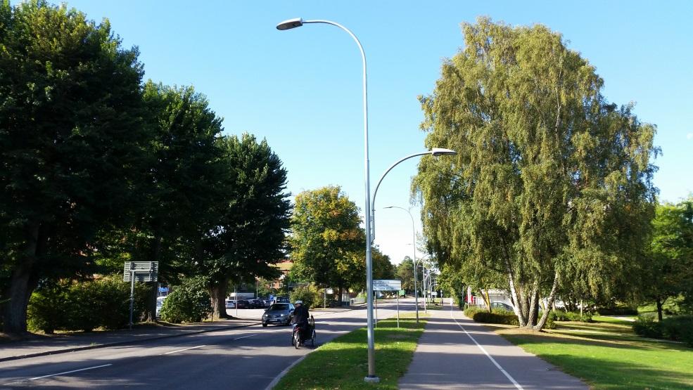 Denna nivå av tydlighet närmar sig nivån man finner i Nederländerna där man därtill oftast separerar gångtrafikanterna med en kantsten och höjdskillnad istället för med en linje vilket kräver mer
