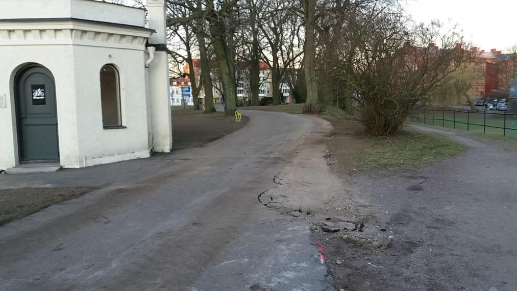 Foto: Gisela Hedqvist Arbetet med att bredda upp gång- och cykelbanorna i Dryaden på ömse sidor om Olof Palmes gata påbörjades under 2016.