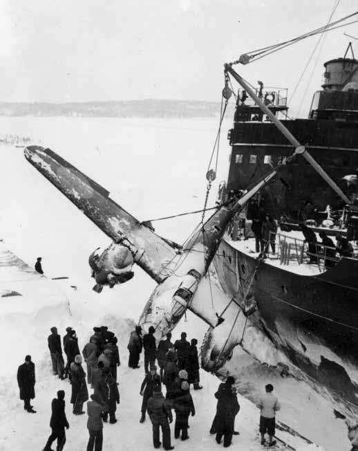 Röd David tappades genom isen vid bärgningen och sjönk. Ž Žƒ s{y{á ŽŽ ŠÐ på Flygvapenmuseet i Malmslätt. ning i Röd Niklas lyckade nödlanda i trakterna av Härnösand utan större personskador.