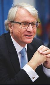 Investment Group, New York Övriga styrelseuppdrag Ledamot i L E Lundbergföretagen, Fastighets AB L E Lundberg, Fidelio Capital, Husqvarna, Karlsson & Wingesjö, Lundbergs Kapitalförvaltning, AniCura